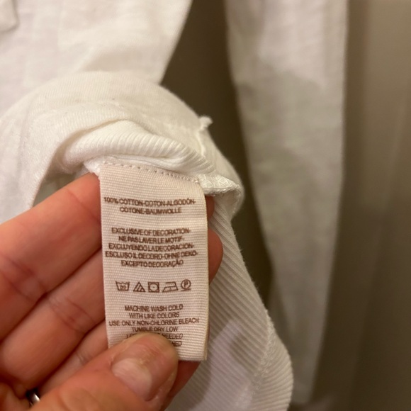 FREE PEOPLE WHITE HENLEY WITH CROCHET DETAILING ON SLEEVES SIZE MEDIUM - Picture 6 of 8